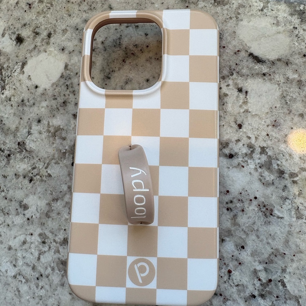 Loopy Case tan and white checkered for iPhone 15 pro